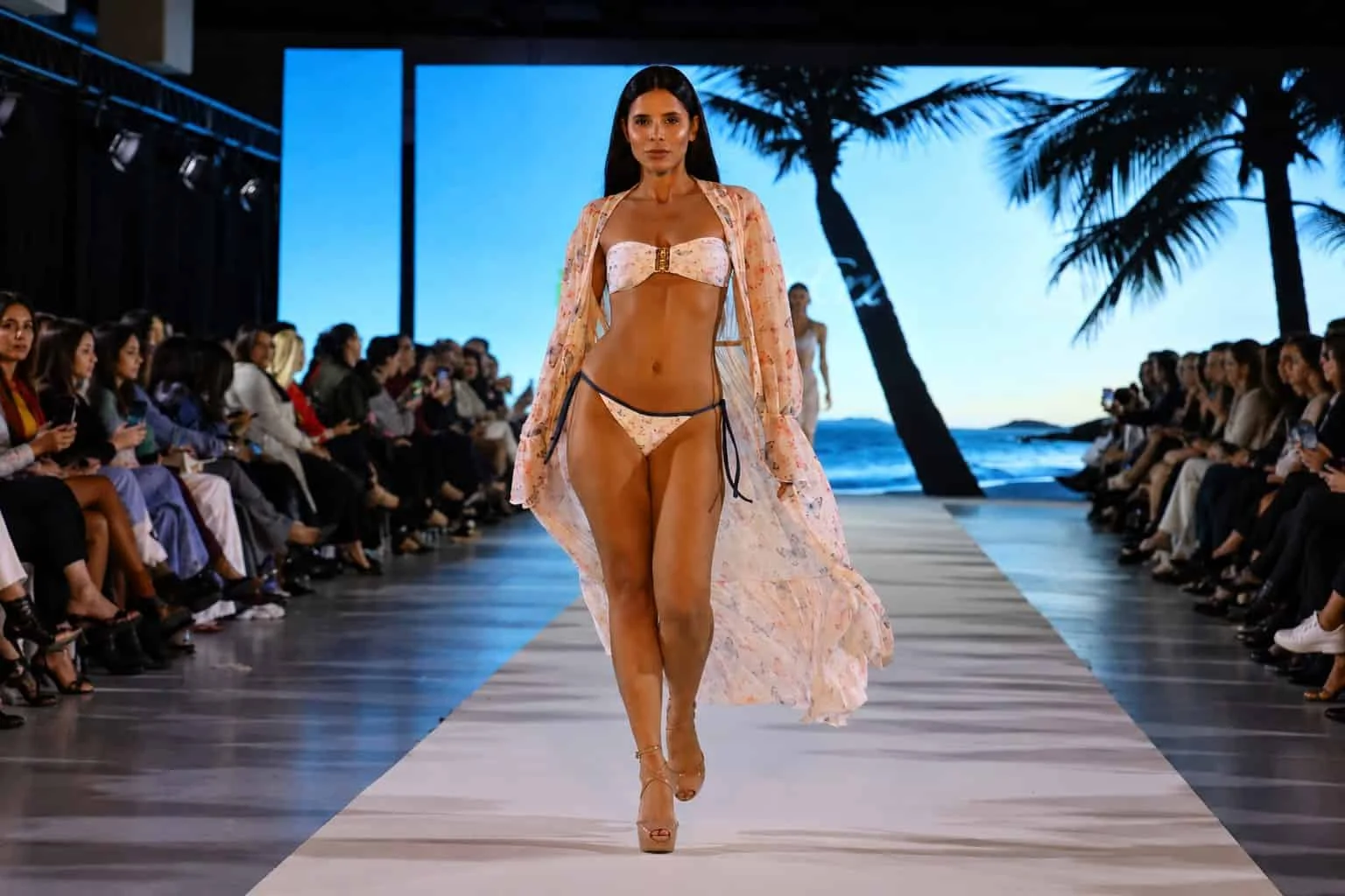 Moda praia na noite de encerramento do SCFW 2026