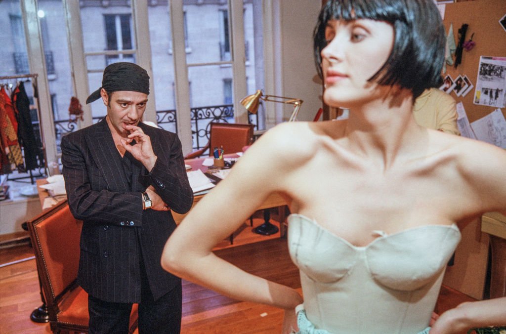 John Galliano em evento público antes da controvérsia que o afastou da Dior