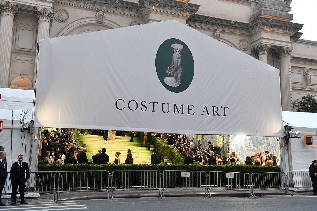 Fachada do Costume Institute no Metropolitan Museum de Nova York