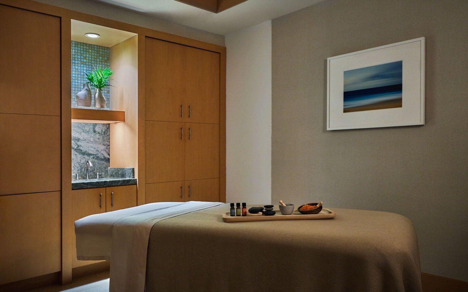 Sala de tratamento facial de alta tecnologia no Spa Pendry, Newport Beach