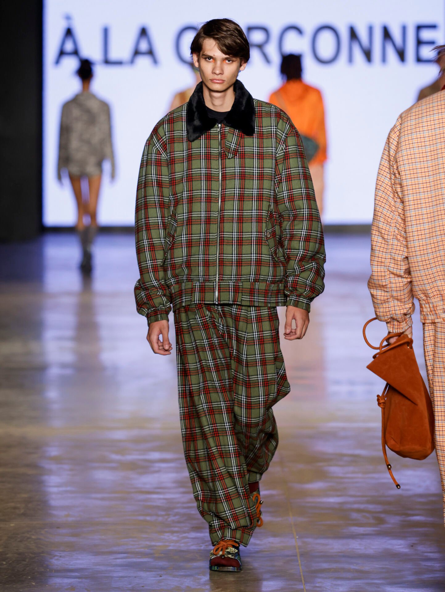Conjunto xadrez com gola de pelúcia, À La Garçonne SPFW N61