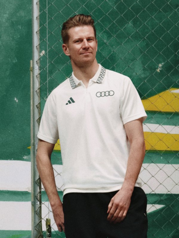 Camisa polo em tricô da coleção Sampa Soul, com detalhes geométricos na gola