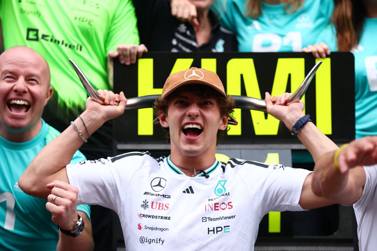 Kimi Antonelli comemora a vitória no GP dos Estados Unidos, em Austin