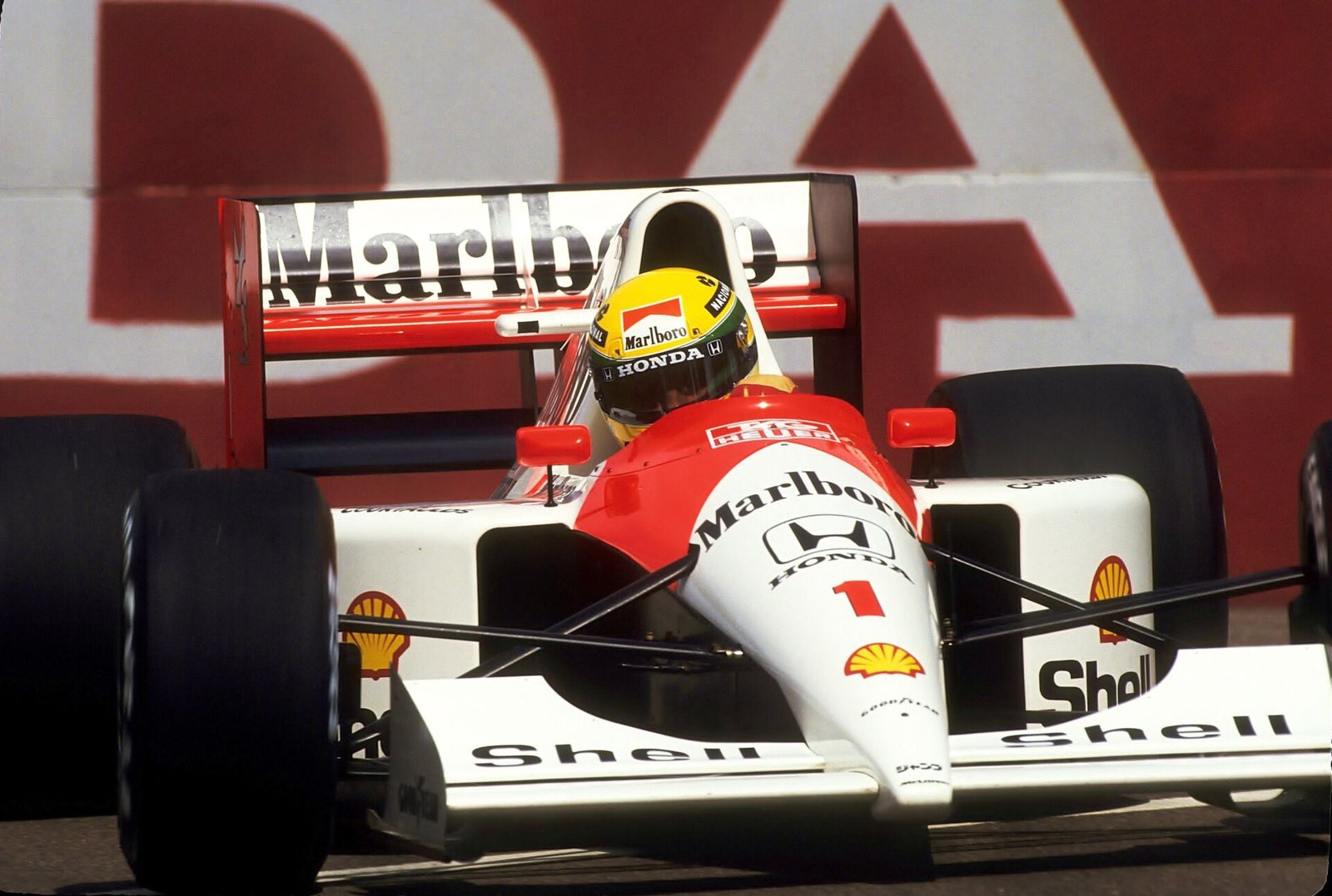 Ayrton Senna pilota a McLaren MP4/6 na temporada de 1991