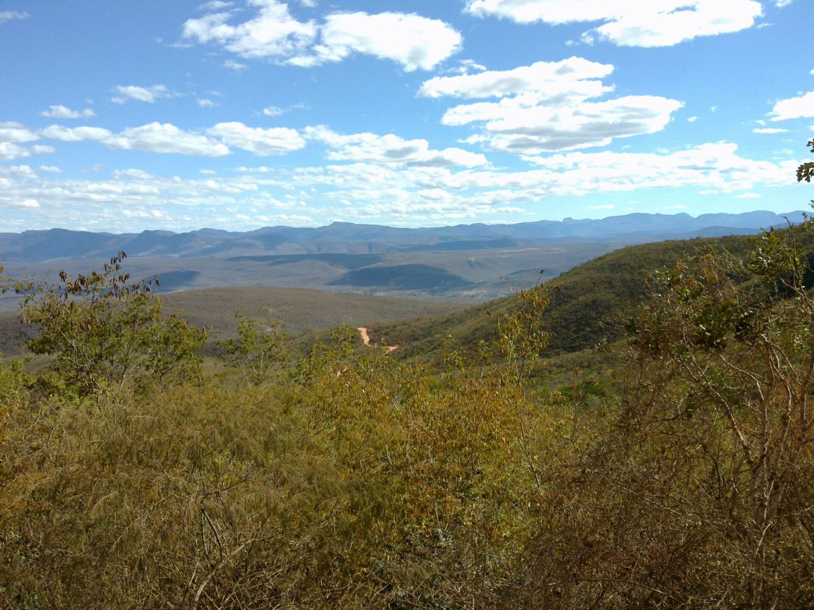 Serras e vegetação da Chapada Diamantina na região de Piatã, na Bahia