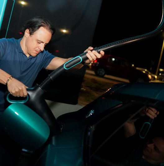 Primeira recarga no Flash Charging da Denza, em Brasília