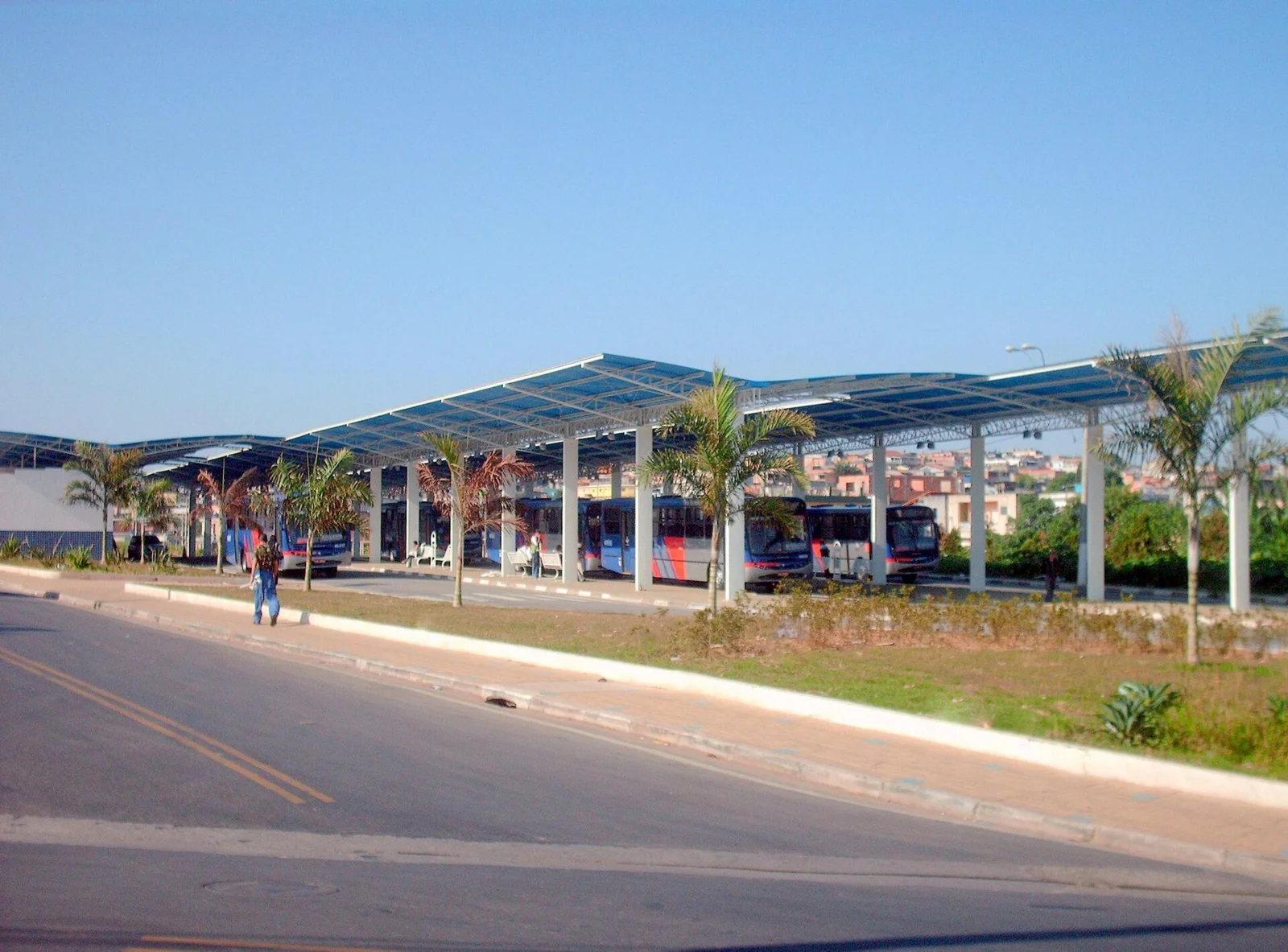 Terminal de ônibus de Cidade Kemel, em Poá, na Grande São Paulo