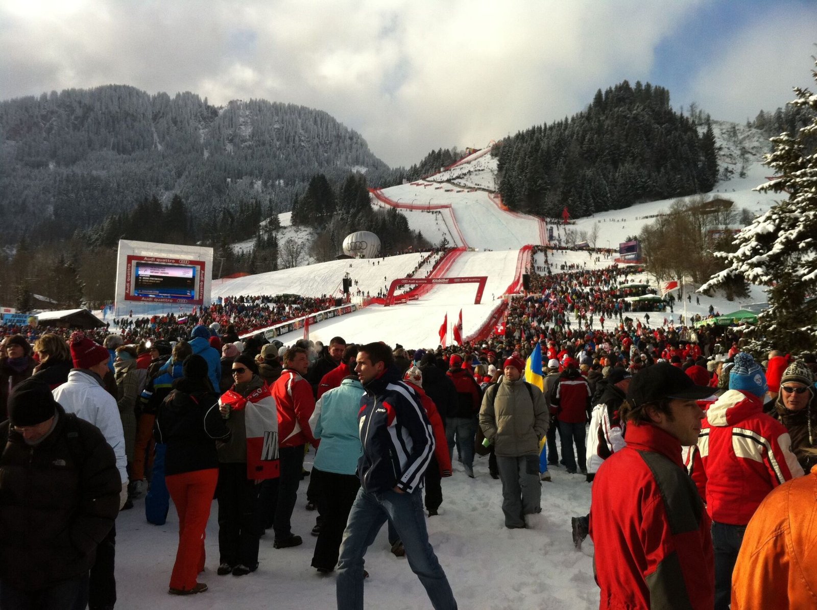 Área de chegada da Streif em Kitzbühel durante a corrida do Hahnenkamm