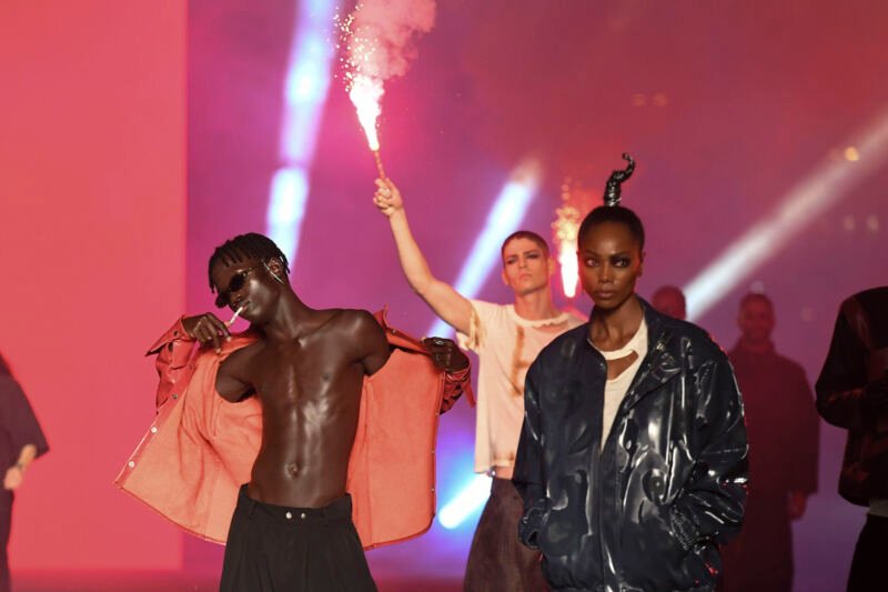 Desfile da Forca Studio na SPFW N61, Praça Charles Miller, São Paulo
