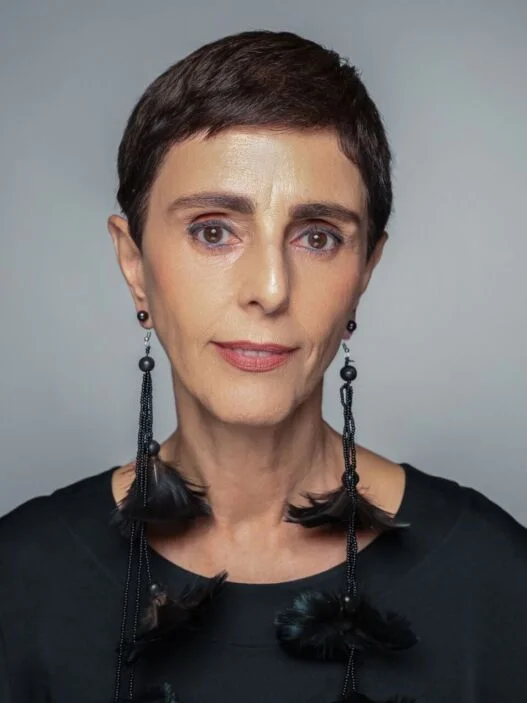 Retrato de Lilian Pacce, mediadora do painel sobre sucessão no Iguatemi Talks Fashion 2026