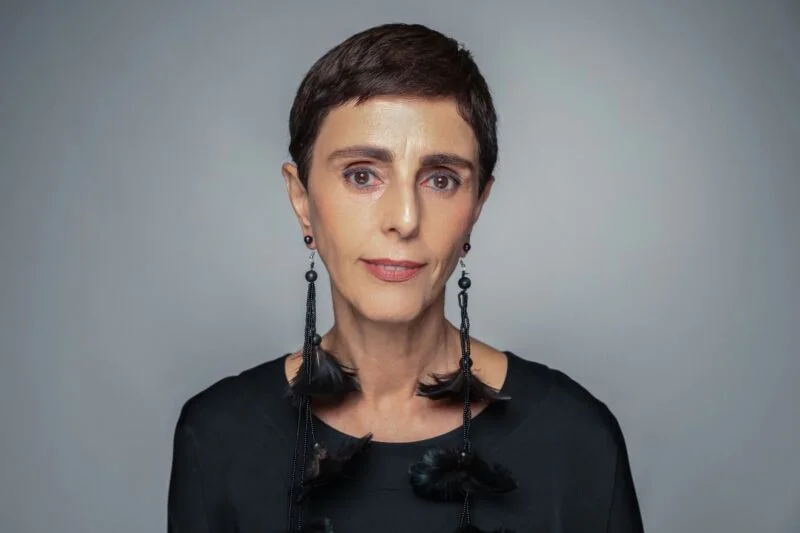 Retrato de Lilian Pacce, mediadora do painel sobre sucessão no Iguatemi Talks Fashion 2026