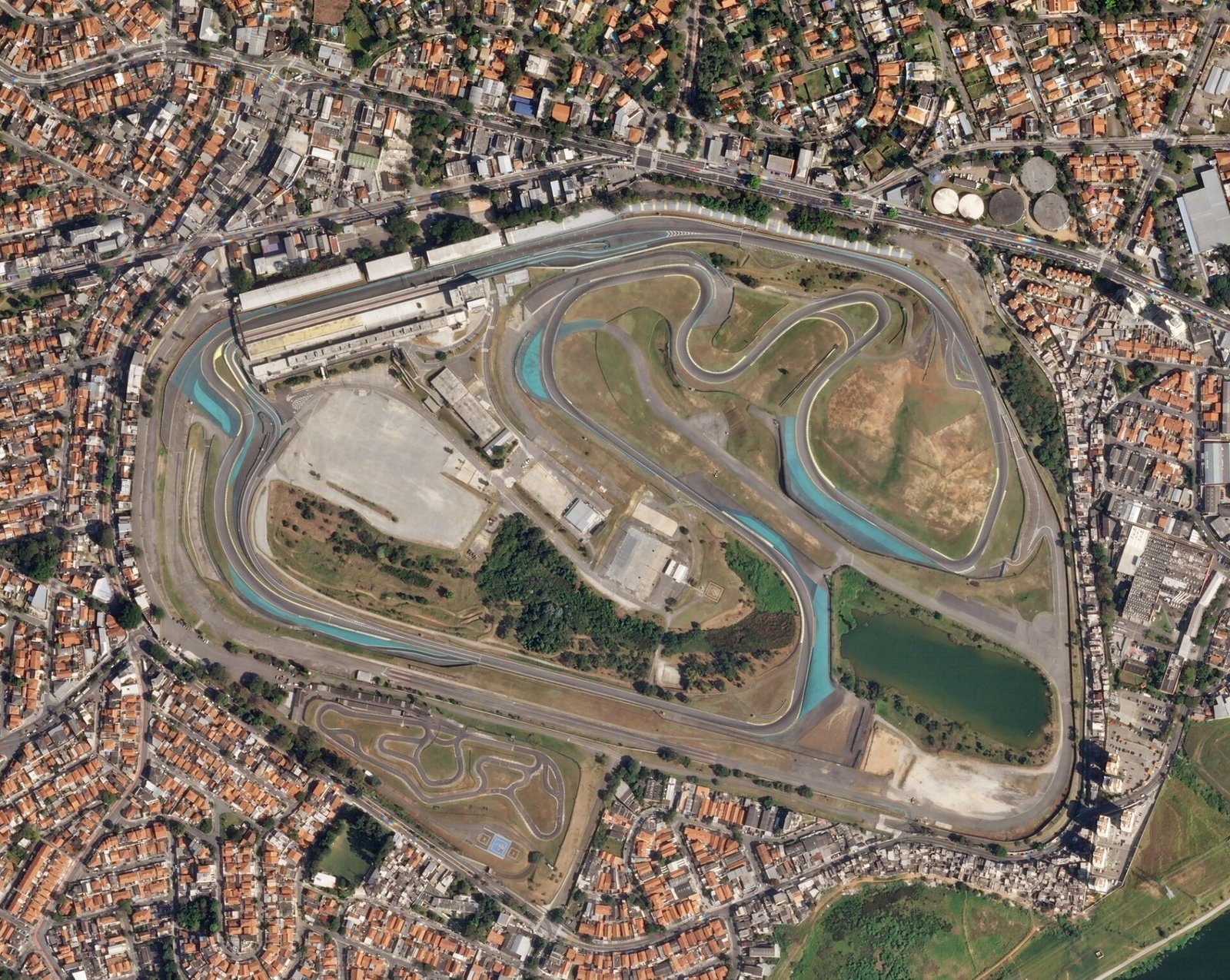 Imagem de satélite do Autódromo José Carlos Pace, em Interlagos