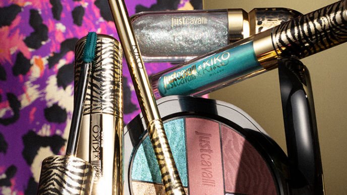 Campanha Just Cavalli x KIKO Milano: paleta, máscara e gloss sobre fundo de estampa de leopardo