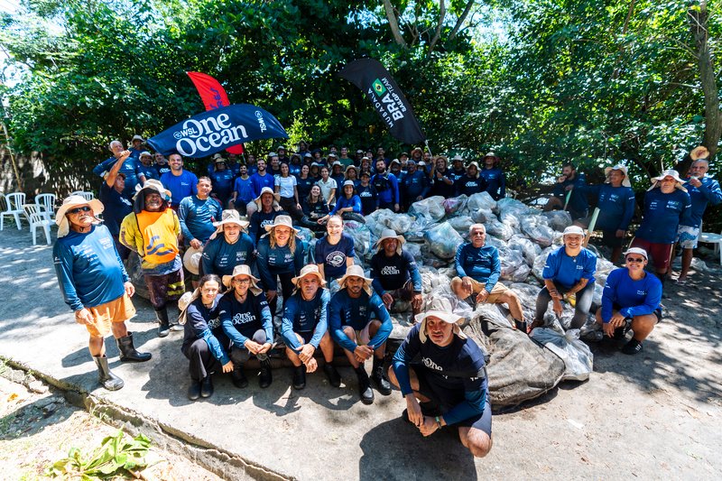 Ação do Mubadala Brazil com a WSL na Baía de Guanabara