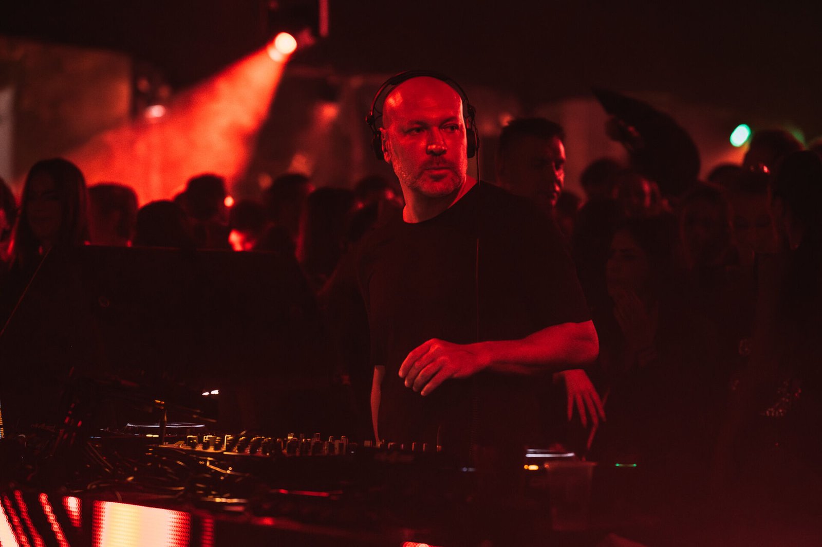 Marco Carola na cabine da Music On