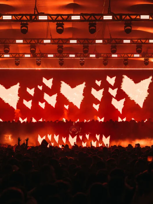 Palco da Music On com o público na pista em São Paulo