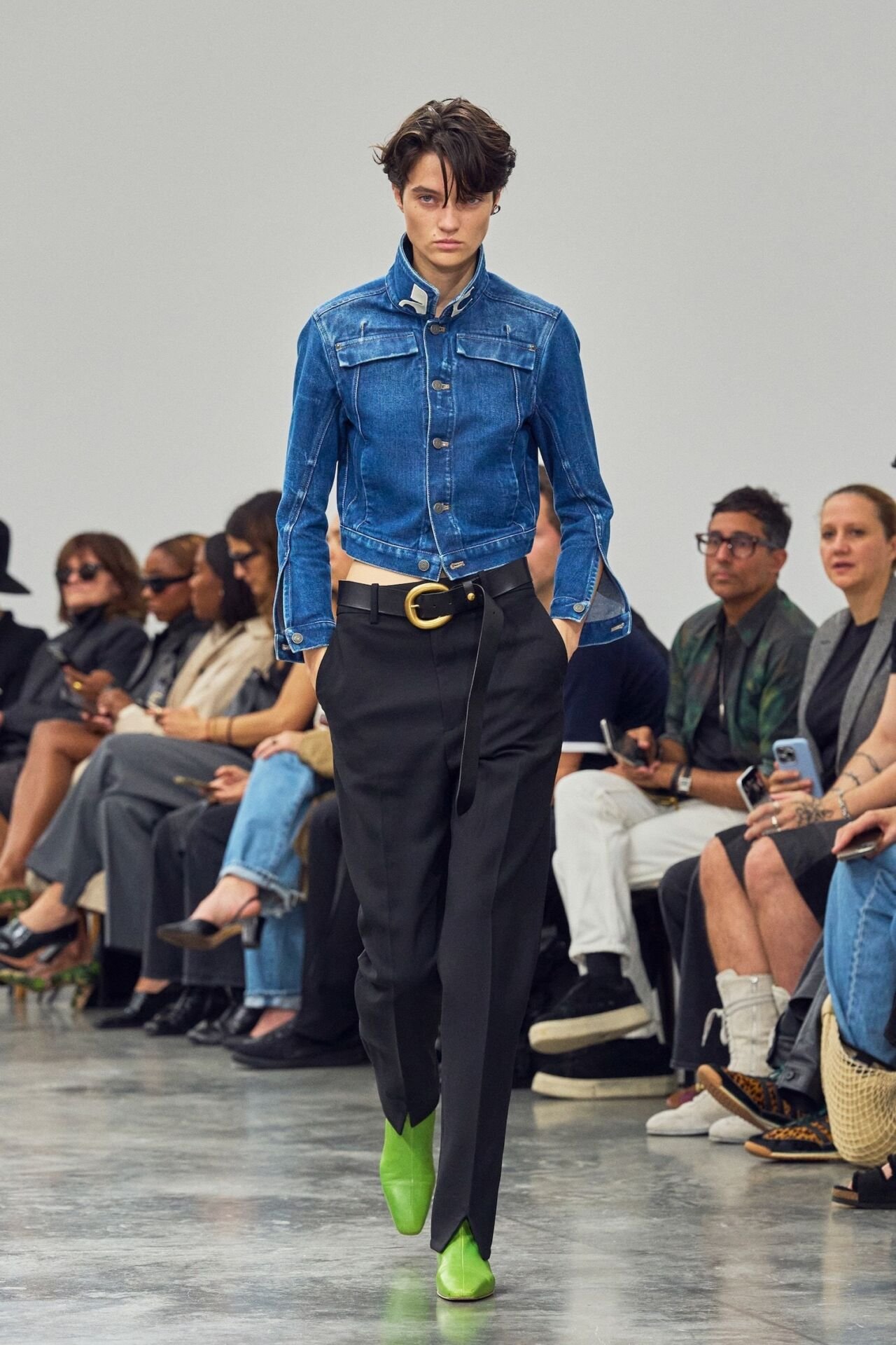 Look de Courrèges Verão 2027, estreia de Drew Henry