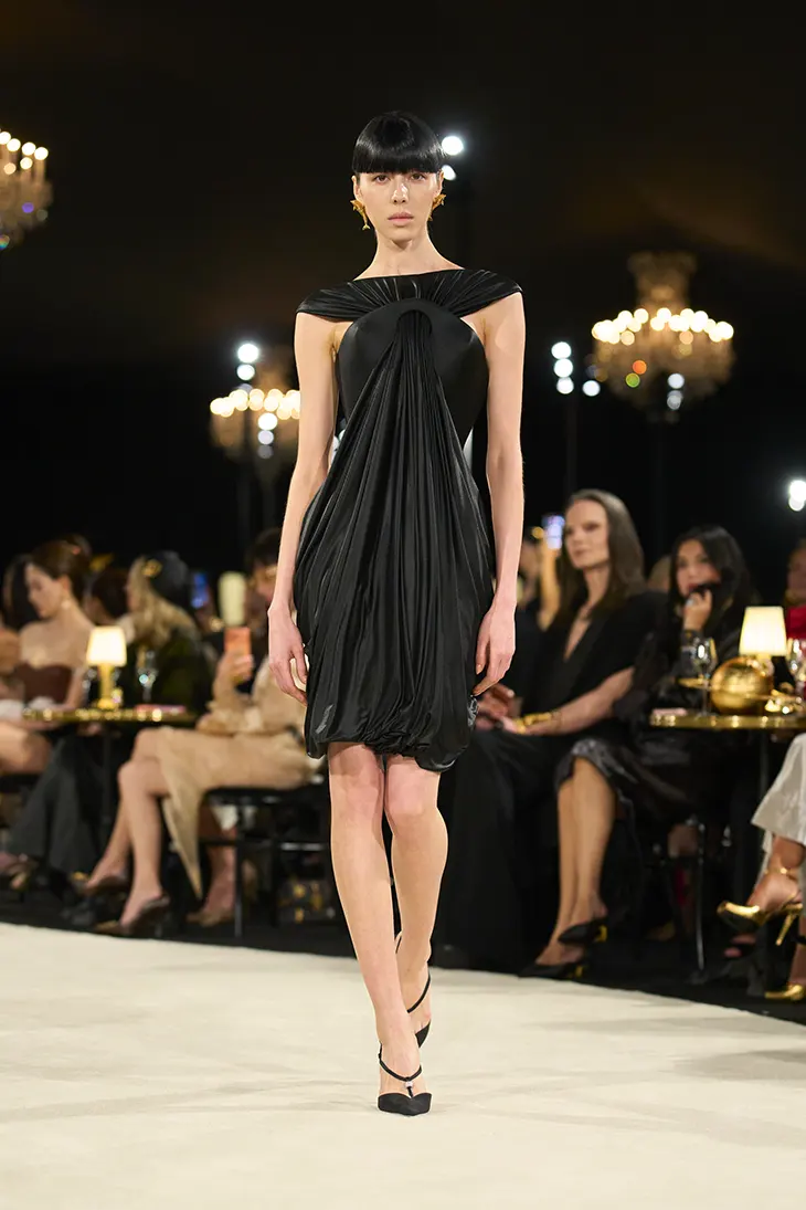 Look de Schiaparelli Verão 2027