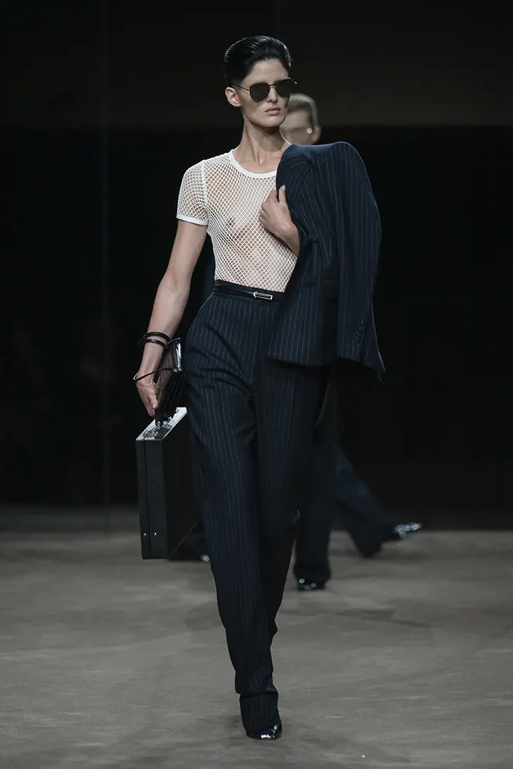 Look de Tom Ford Verão 2027 por Haider Ackermann