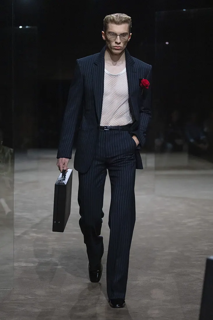 Look de Tom Ford Verão 2027 por Haider Ackermann