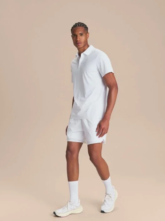 Polo e short brancos da linha Racket Sports da LIVE!