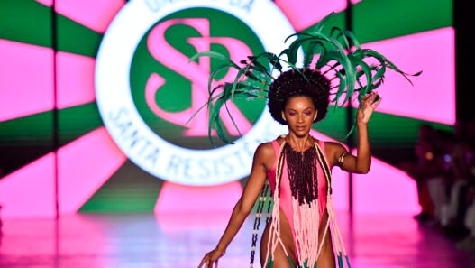 Desfile Otelo Brasileiro, uma Paixão em Verde e Rosa, da Santa Resistência, SPFW N61