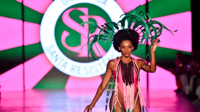 Desfile Otelo Brasileiro, uma Paixão em Verde e Rosa, da Santa Resistência, SPFW N61