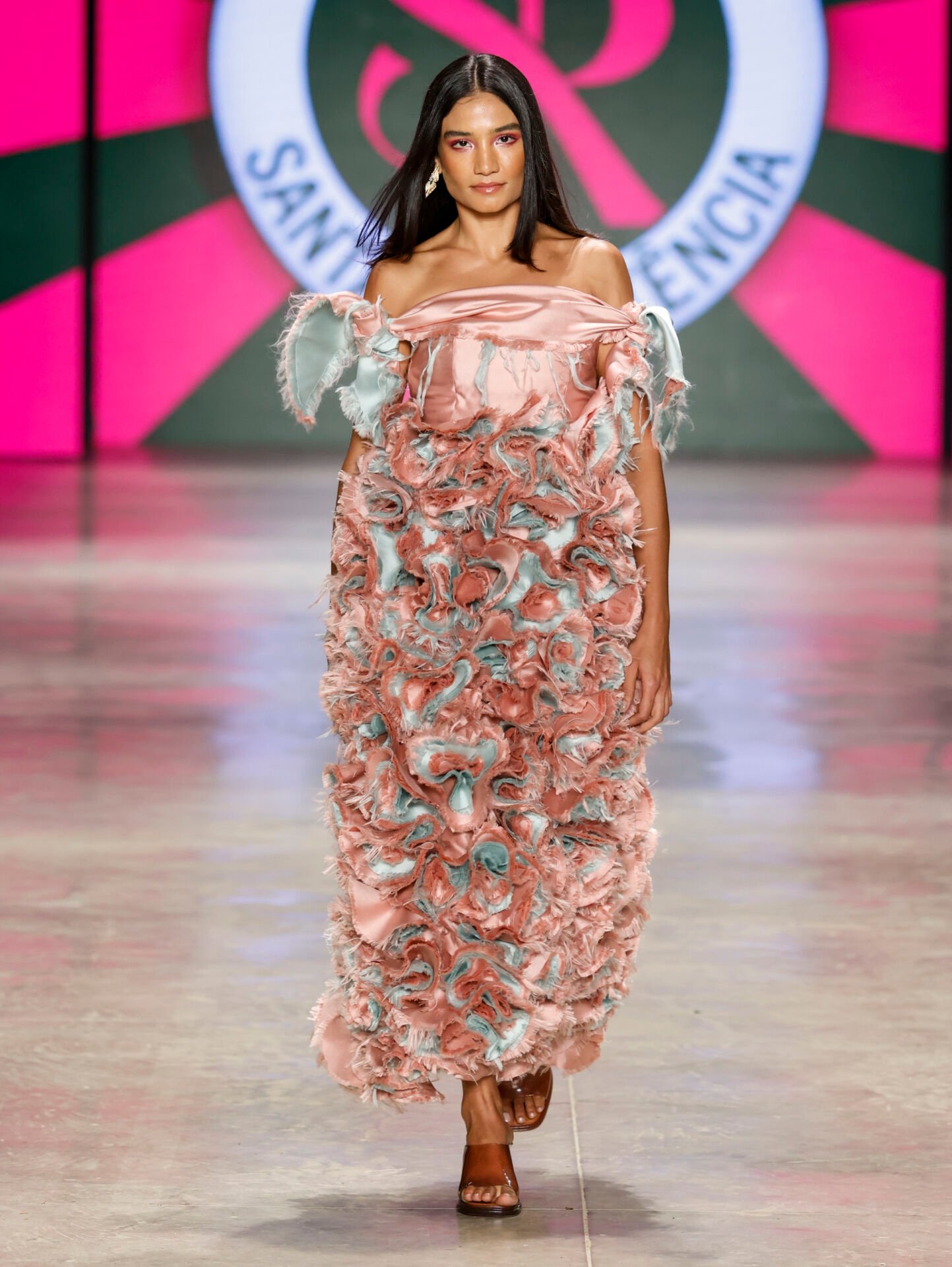 Look 1 da coleção Otelo Brasileiro, Santa Resistência, SPFW N61