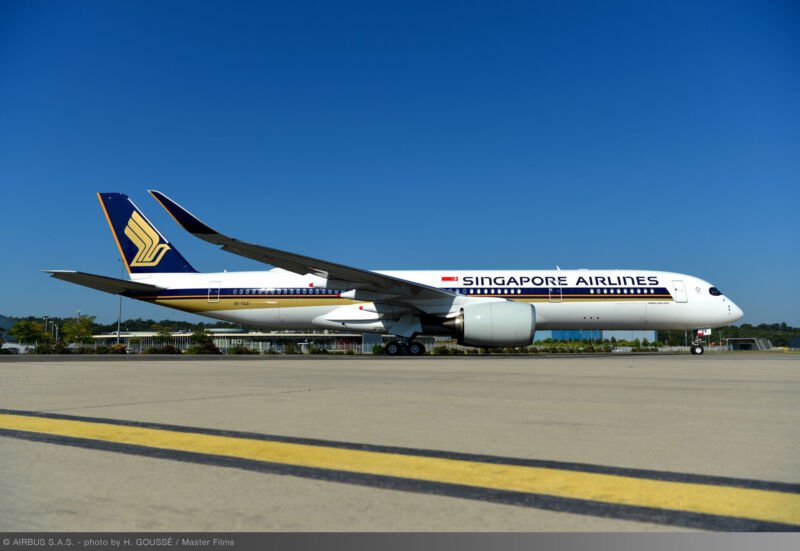 O primeiro Airbus A350-900ULR da Singapore Airlines na pista em Toulouse