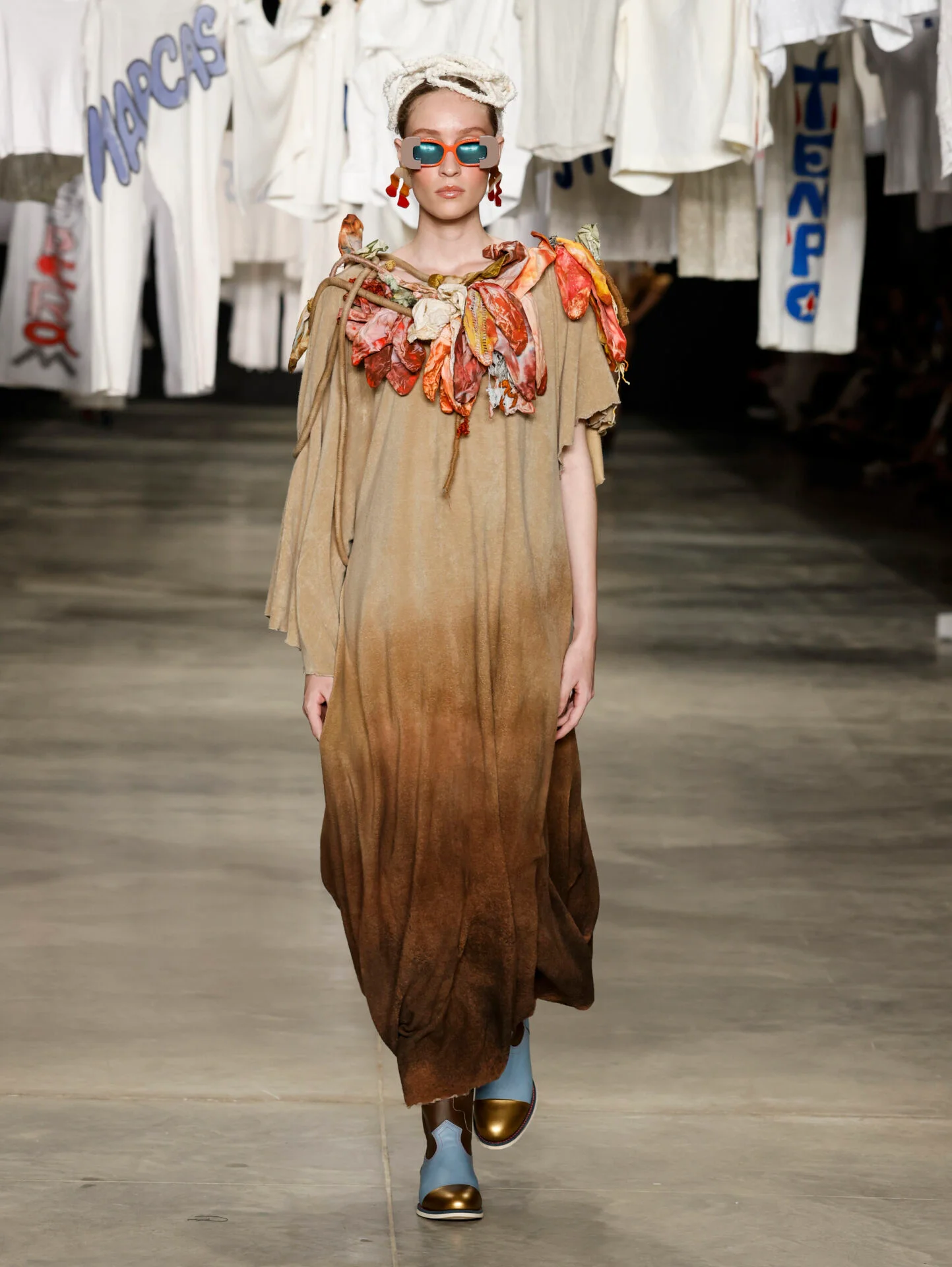 Vestido longo em tons de ferrugem, Cartas de Algodão, SPFW N61