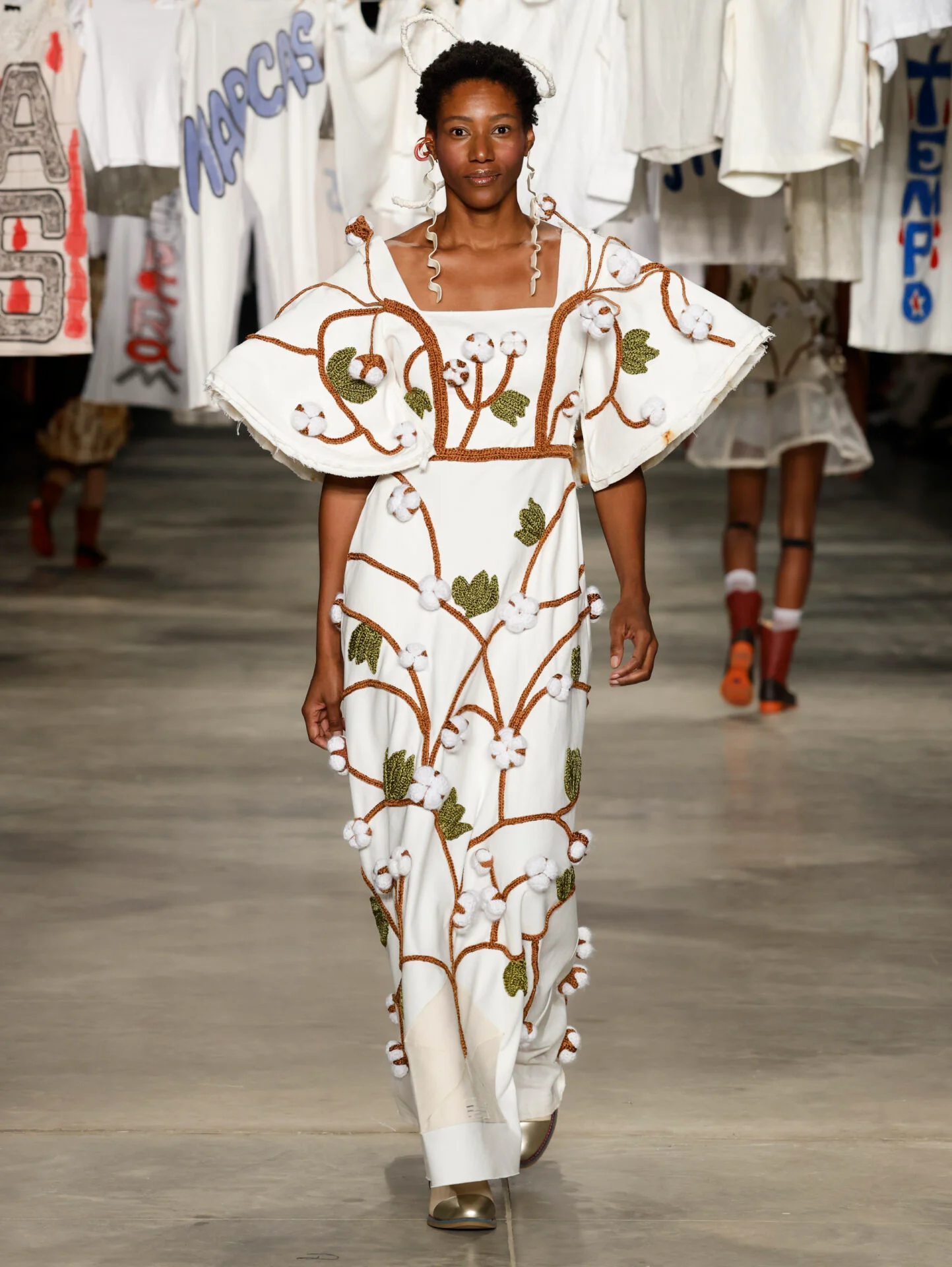 Vestido branco bordado, Cartas de Algodão, SPFW N61