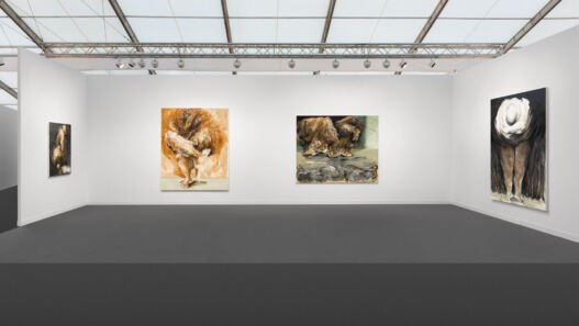 Estande da Fortes D'Aloia & Gabriel com pinturas de Márcia Falcão na Frieze London 2026