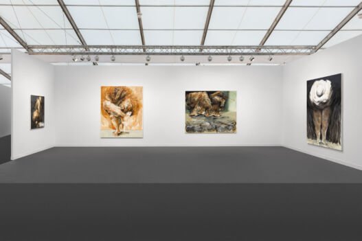 Estande da Fortes D'Aloia & Gabriel com pinturas de Márcia Falcão na Frieze London 2026