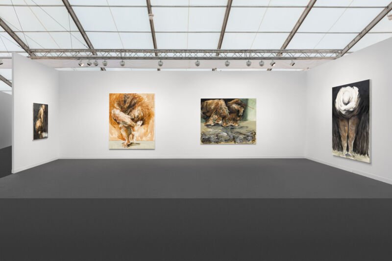 Estande da Fortes D'Aloia & Gabriel com pinturas de Márcia Falcão na Frieze London 2026