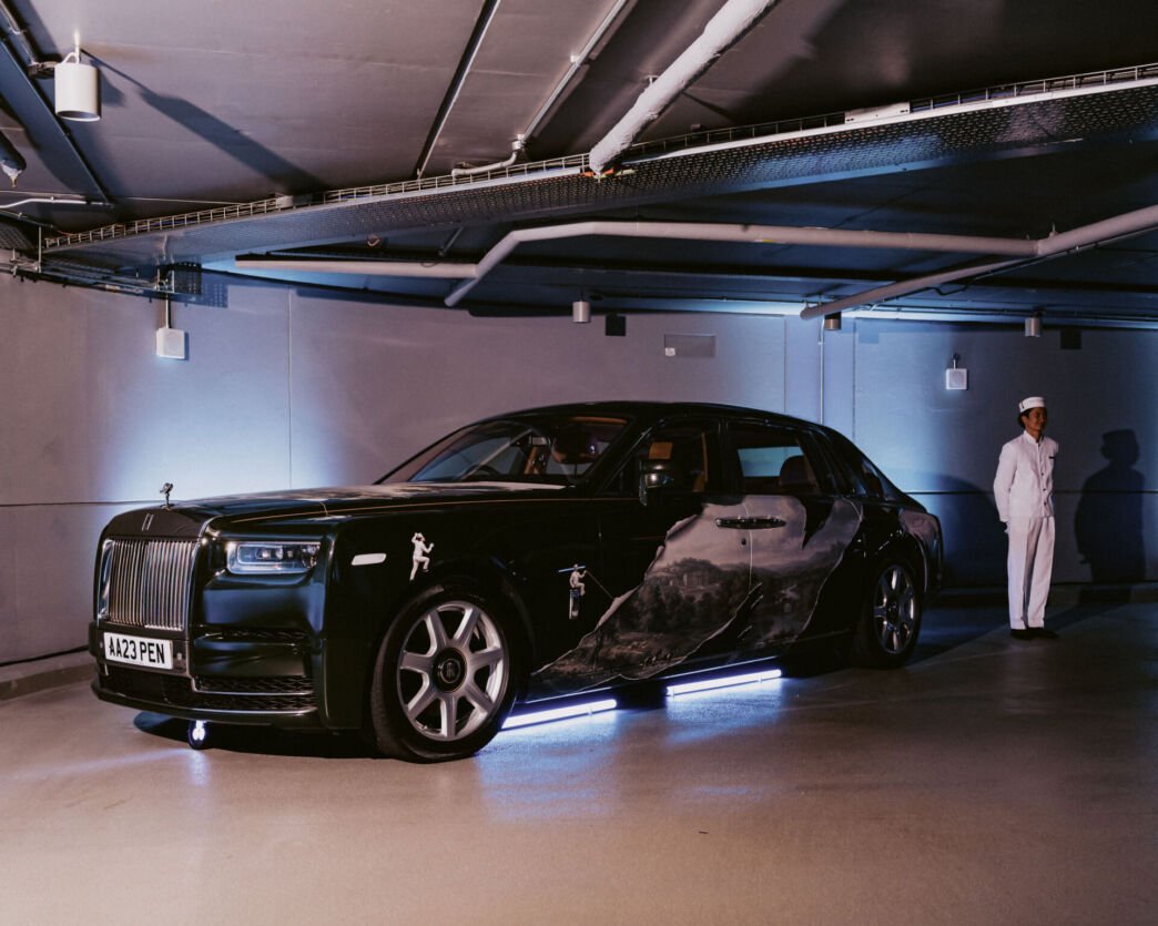 Rolls-Royce envelopado por KOZO na garagem da Peninsula London