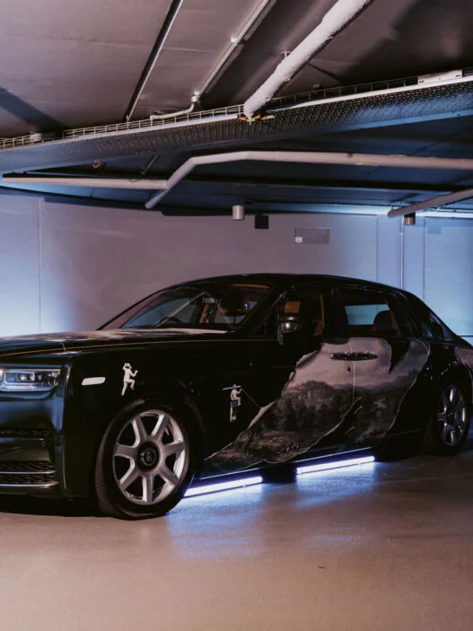 Rolls-Royce envelopado por KOZO na garagem da Peninsula London