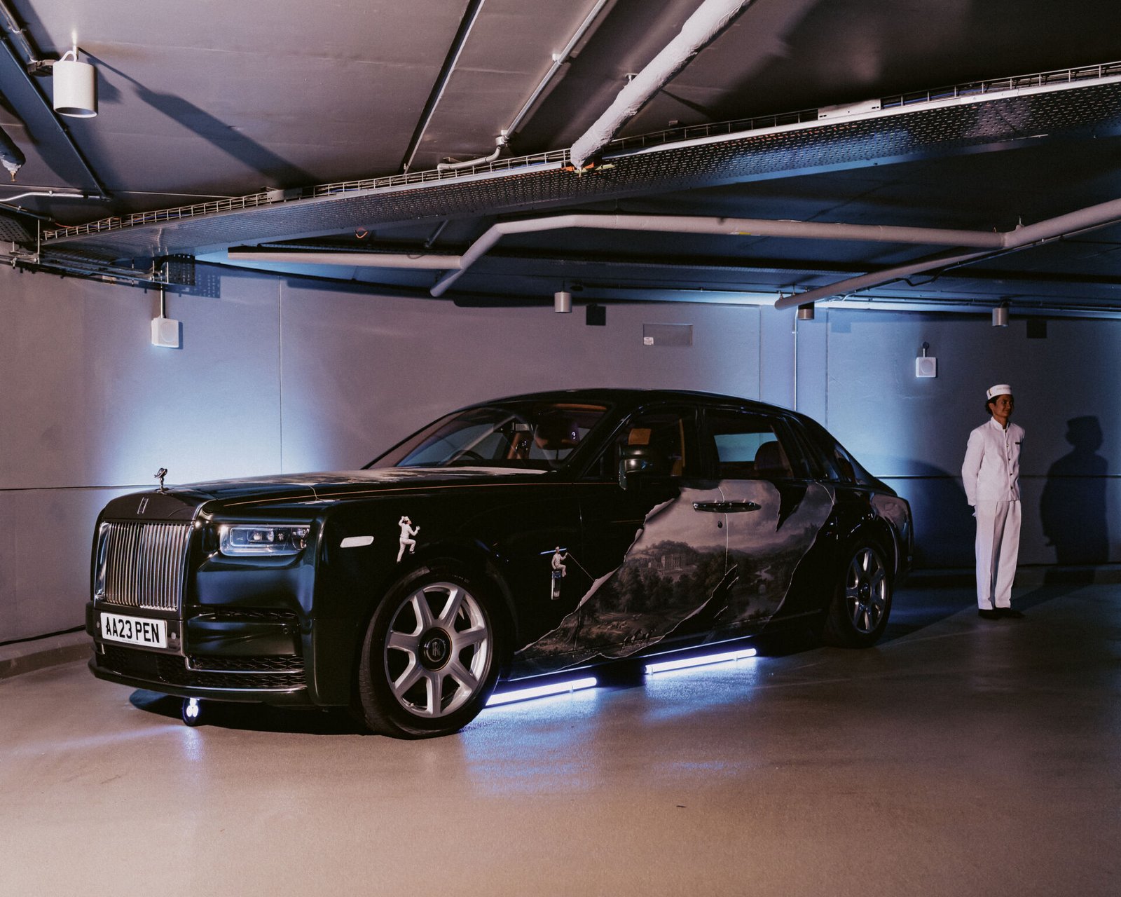 Rolls-Royce envelopado por KOZO na garagem da Peninsula London