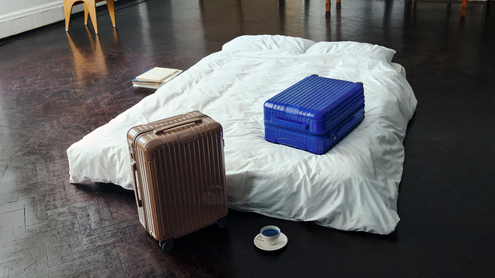 Joe Alwyn em campanha das novas cores da Rimowa