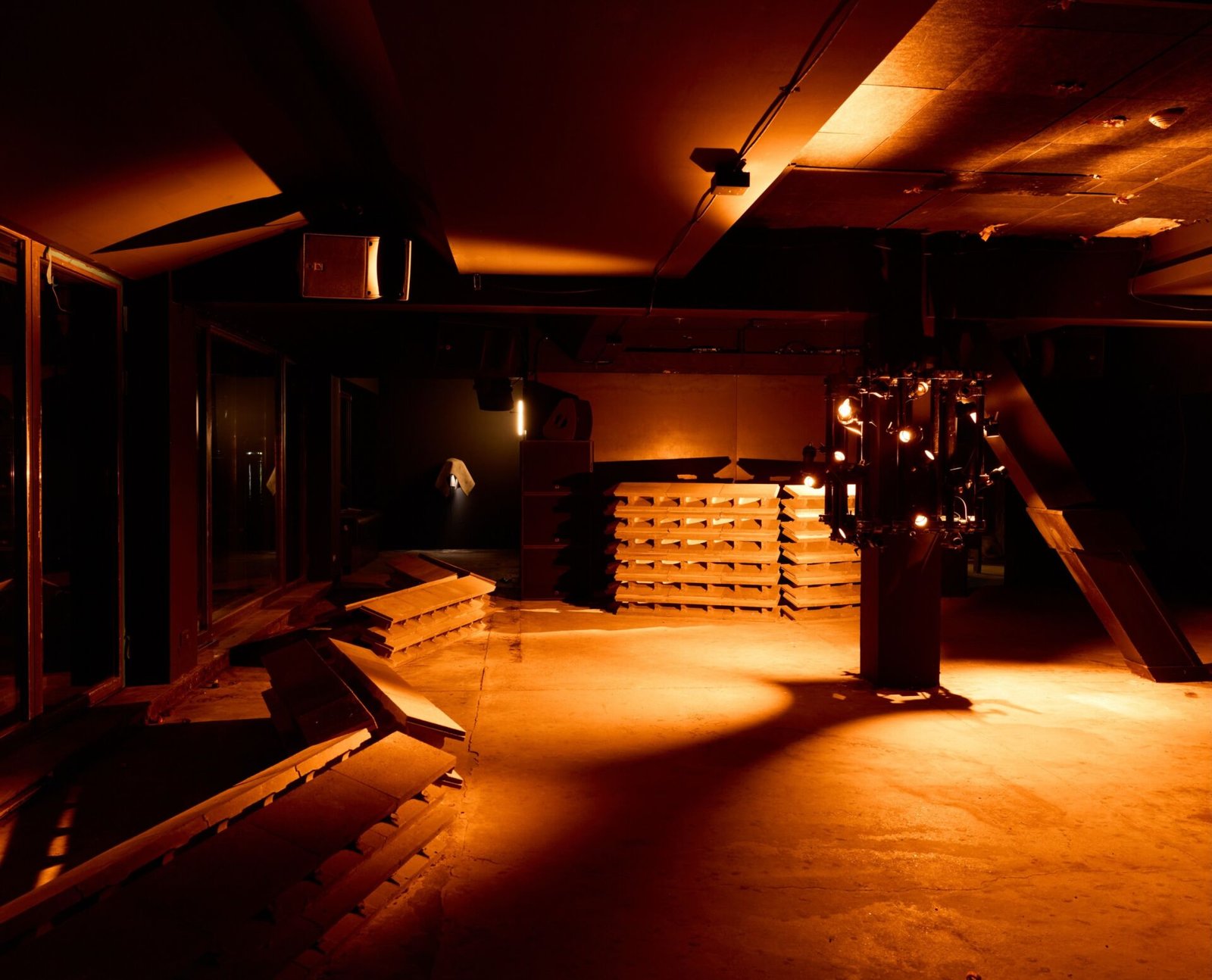 Fachada do antigo clube Watergate em Berlim para o pop-up Silencio