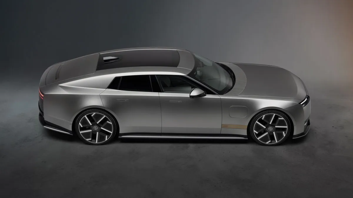 Jaguar Type 01 em acabamento Visionary Silver