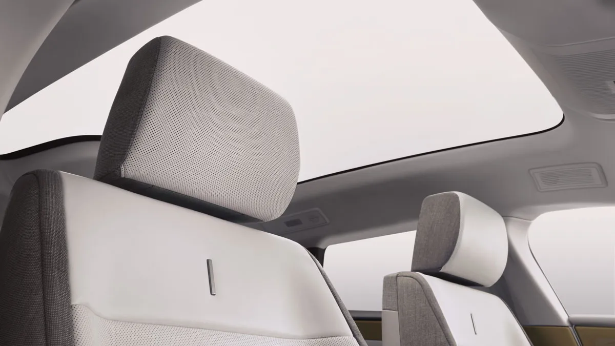 Detalhe do interior do Jaguar Type 01 com tecidos tecnológicos
