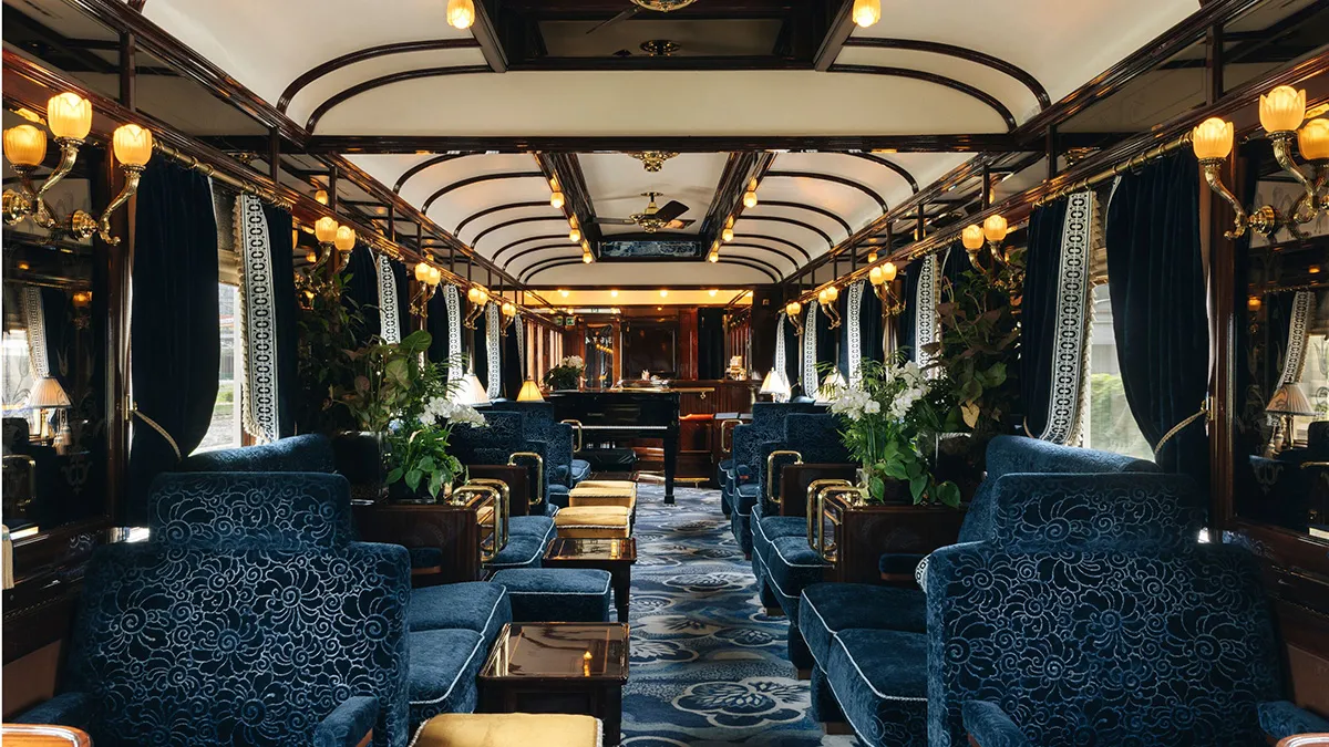 Interior do vagão-bar histórico do Venice Simplon-Orient-Express
