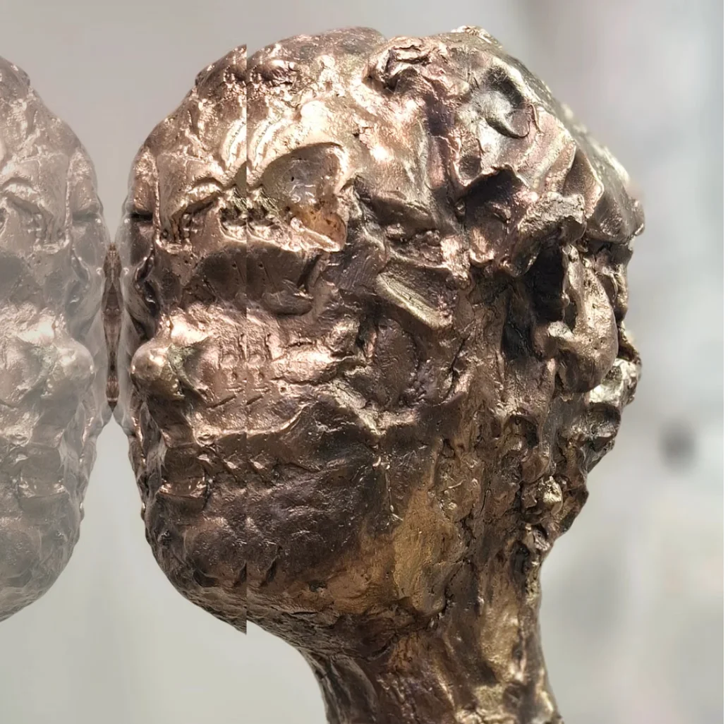 Cabeça em bronze de escultura de Rebecca Warren