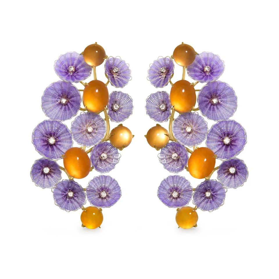 Brincos Cascade em ouro amarelo com jadeíta laranja e crina de cavalo trançada