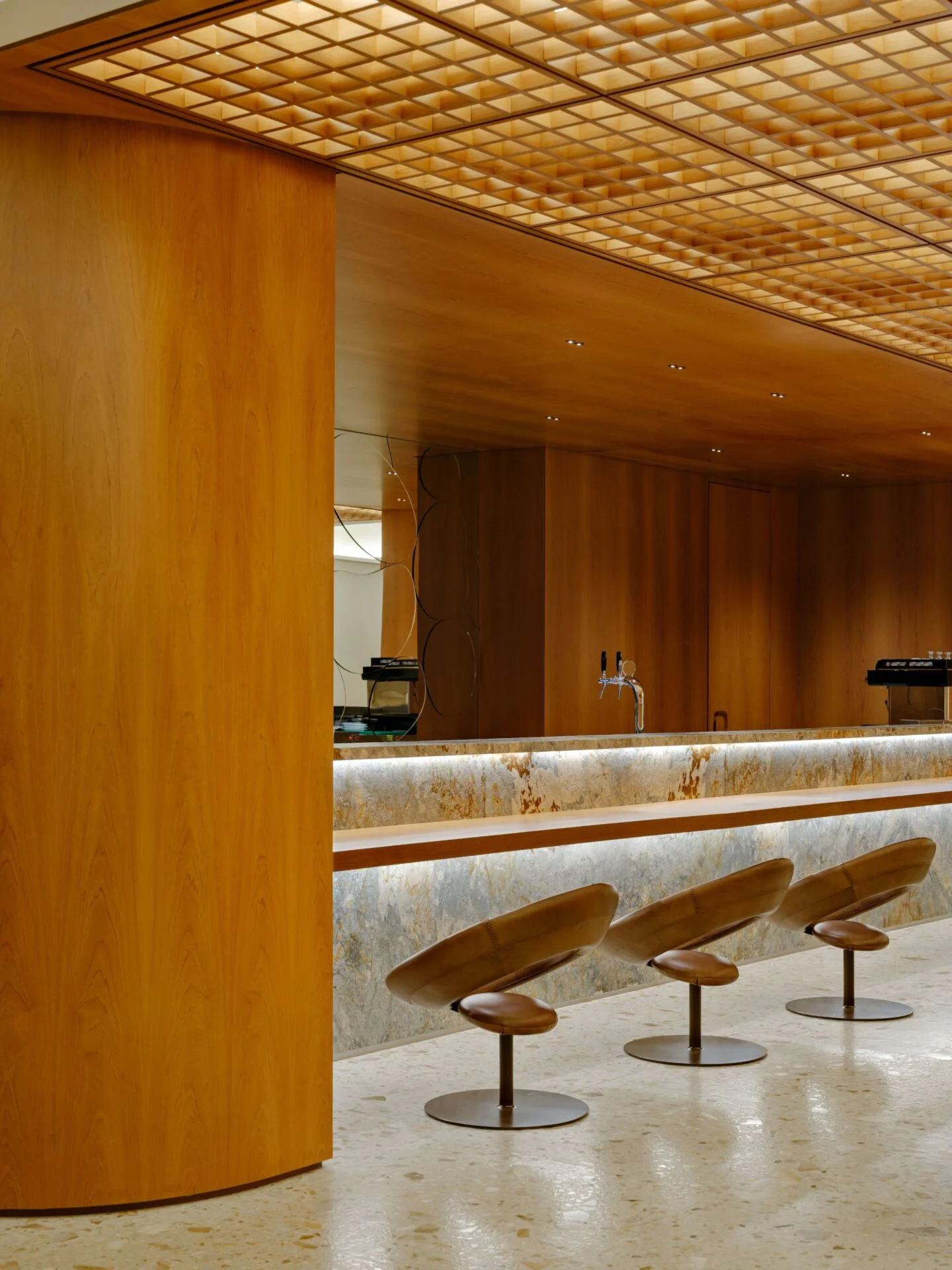 Bar Personnalité com revestimento em couro de pirarucu