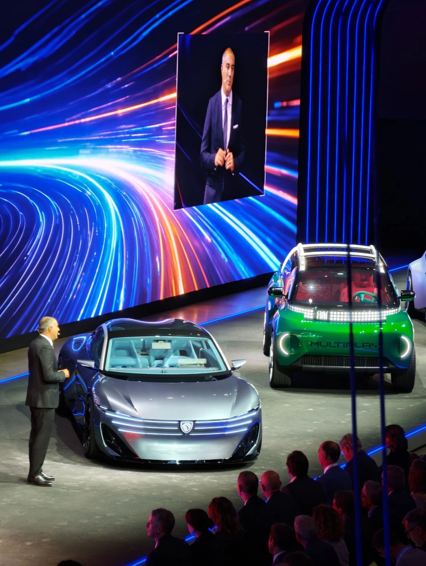 Peugeot RCZ Vision e Fiat Multiplay lado a lado