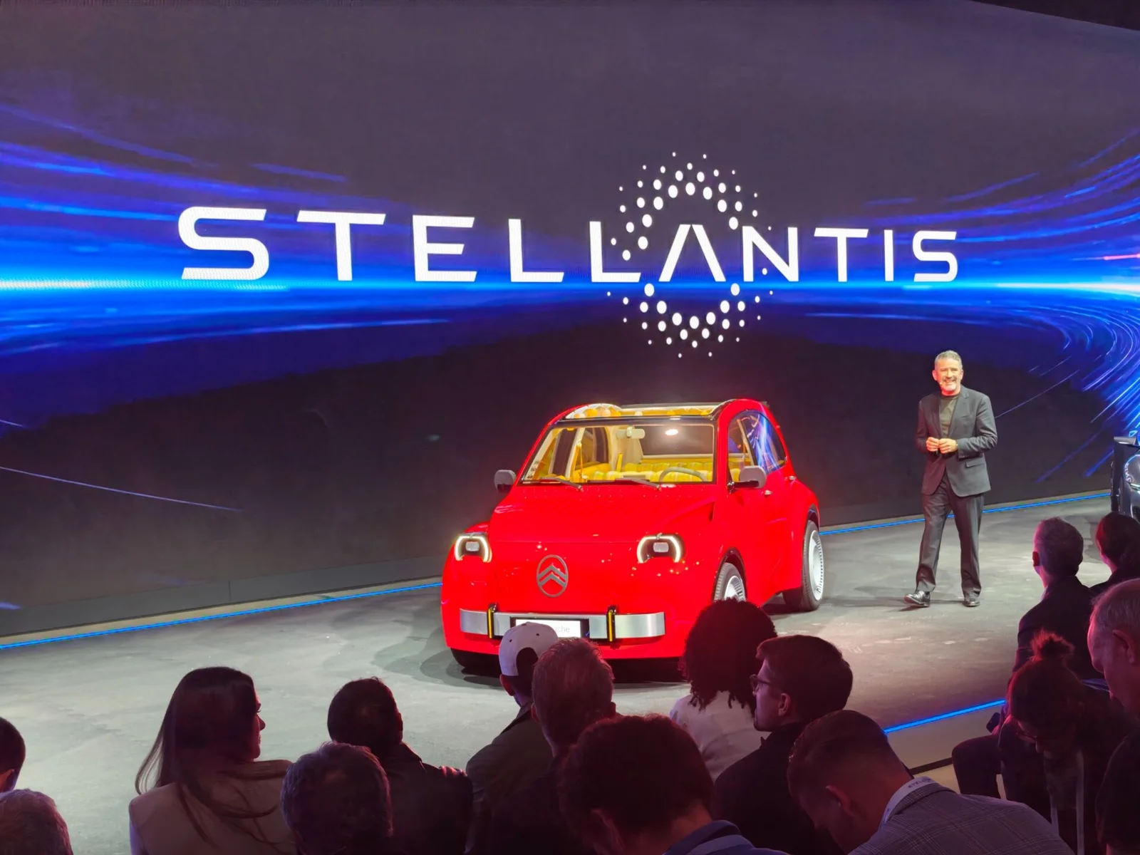 Citroën 2CV Concept exposto no evento em Paris