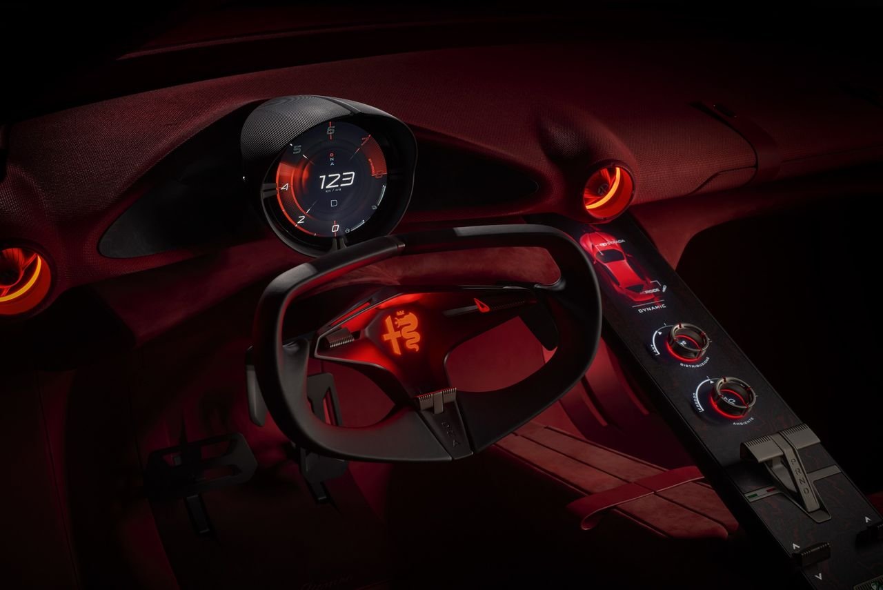Traseira do Alfa Romeo Cuorerosso com lanternas circulares