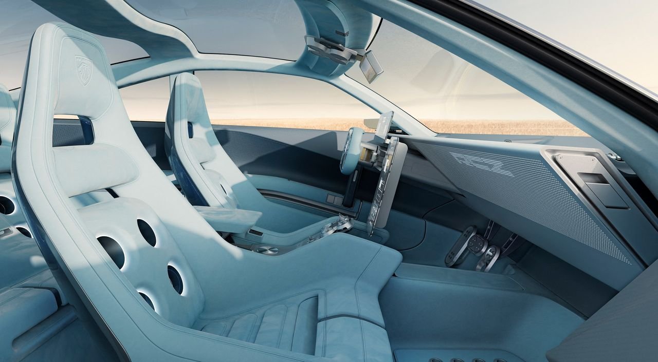 Interior do Peugeot RCZ Vision com volante Hypersquare