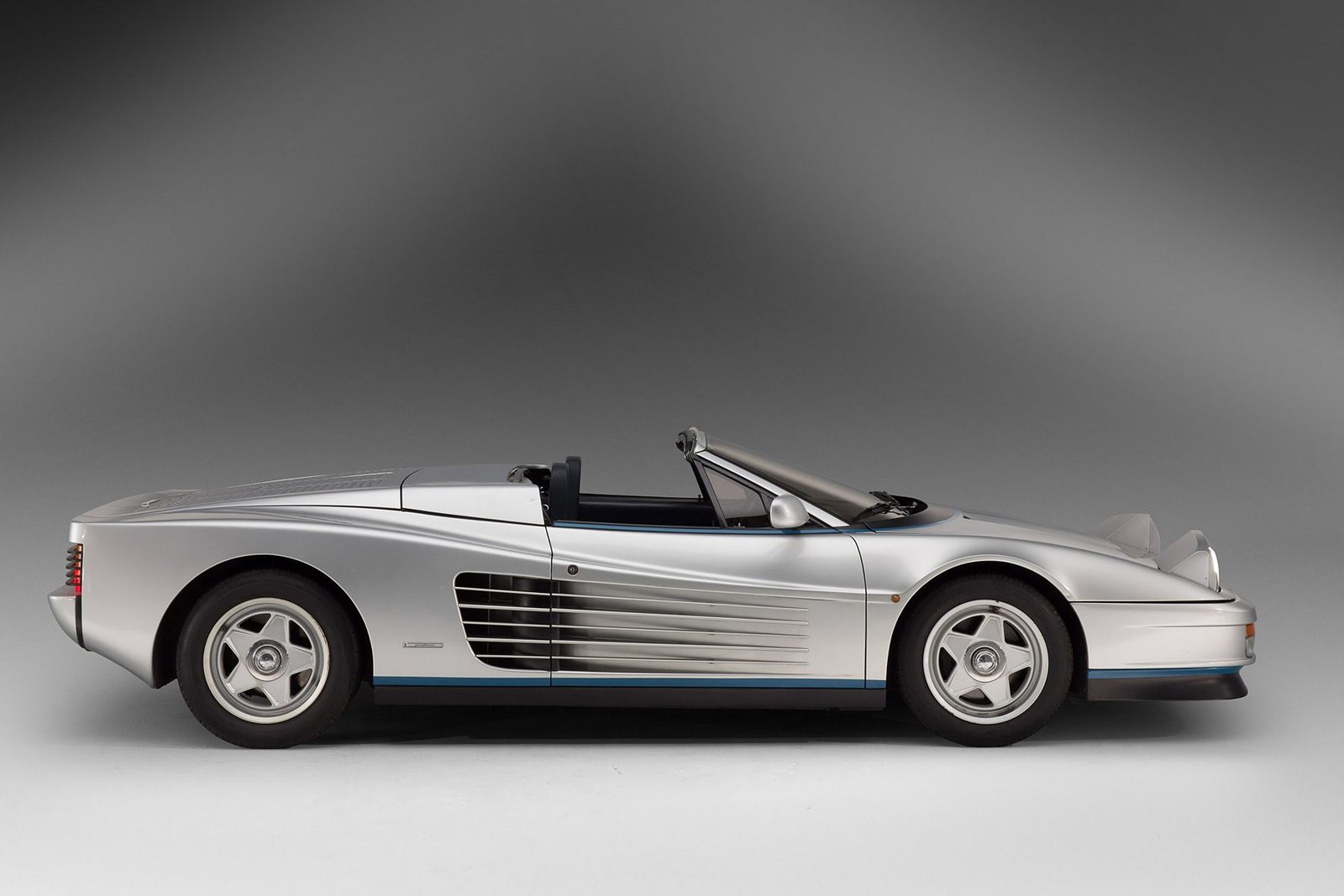 Ferrari Testarossa Spider prata encomendada por Gianni Agnelli